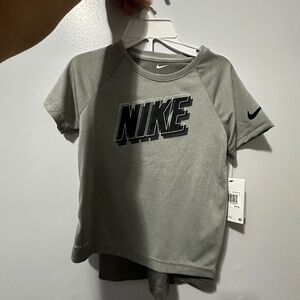 Kids Nike Dri Fit 2-piece outfit (grey)